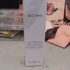 Dr. C. Tuna Lumi Radiance Brightening Gel Cleanser - White Box